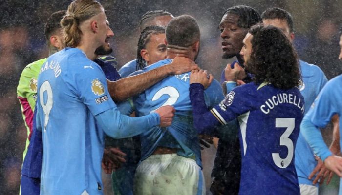 Chelsea hold Man City to pulsating 4-4 draw
